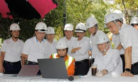 Tổng Giám đốc EVN kiểm tra ứng dụng trí tuệ nhân tạo trong truyền tải điện