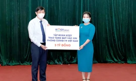 Tập đoàn Kosy trao tặng 3 tỷ đồng ủng hộ Quỹ vắc xin phòng Covid-19 Việt Nam