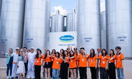 Theo chân sinh viên ngành Logistics HUTECH đi sân bay, gặp chuyên gia, tiếp cận công nghệ hiện đại