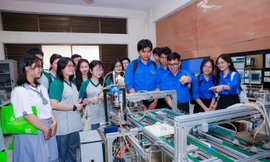 Học sinh được mời trải nghiệm 'Một ngày làm sinh viên STU'