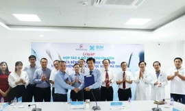 Ký kết hợp tác toàn diện giữa Bệnh viện ĐH Y Dược Buôn Ma Thuột và Bệnh viện ĐH Y Hà Nội