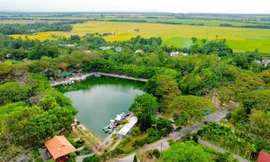 ‘Tết về nguồn’ trên Đồi Tức Dụp