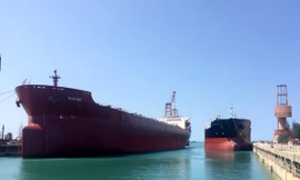 Tàu Elefsis (Hy Lạp) đang trong quá trình sửa chữa tại dock Dung Quất