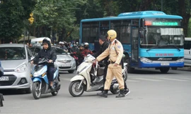 Hà Nội: Nể nang chén rượu tất niên, lái xe bị tước giấy phép 17 tháng