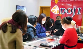 Các cửa hàng vàng DOJI tấp nập từ mùng 9 