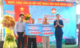 BSR tặng quà cho hộ nghèo, cận nghèo và xây dựng Nhà đại đoàn kết
