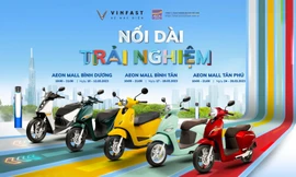 Cuối tuần 'đi mall', săn voucher mua xe máy điện VinFast 