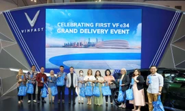Vinfast bàn giao lô SUV điện VF E34 đầu tiên tại Indonesia
