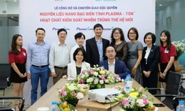 Buổi lễ công bố và chuyển giao độc quyền chất sát trùng thế hệ mới TSN có sự tham gia của nhiều bác sỹ, dược sỹ và các nhà khoa học
