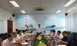 Phó Tổng Giám đốc Tập đoàn TKV Phan Xuân Thuỷ kiểm tra sản xuất và làm việc với Công ty Nhiệt điện Đông Triều 