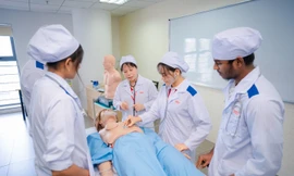 Cơ hội rộng mở khi chọn học khối ngành sức khoẻ