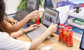 1001 lý do nóng trong người, Gen Z vẫn tươi tắn xử gọn deadline, cân mọi lễ hội ngày cuối năm