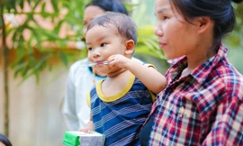 Các gia đình ở vùng cao mong muốn con được uống sữa đều đặn nhưng điều kiện kinh tế chưa cho phép