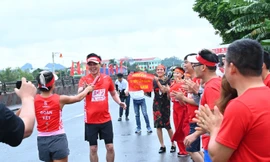 'Lên cùng Việt Nam' hỗ trợ miền Trung và người lao động bị ảnh hưởng bởi dịch COVID