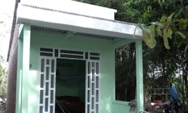 10 năm đợi chờ xây được mái nhà thực thụ cho vợ và con