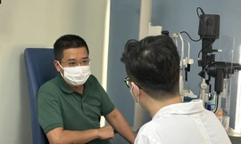 Nhiều bệnh nhân phát hiện mắc glôcôm tại chương trình khám tầm soát miễn phí của Bệnh viện Mắt Hà Nội cơ sở 2