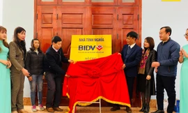 Đại diện BIDV bàn giao nhà xây kiên cố cho hộ nghèo ở Cao Bằng