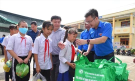  Tạo môi trường thuận lợi cho trẻ em gái tiếp cận giáo dục 