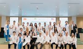 Quy tụ hơn 30 chuyên gia Mỹ khám từ thiện cho bệnh nhân nghèo tại Bệnh viện Hồng Ngọc