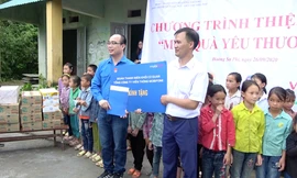 Tuổi trẻ MobiFone đóng góp 'Món quà yêu thương' tới học sinh địa đầu Tổ quốc