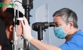 Kiểm soát cận thị tiến triển cho con cần sự thức tỉnh của bố mẹ