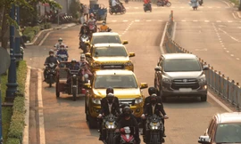 Dàn xe chở “gold” cùng biệt đội người vận chuyển khuấy động đường phố Sài Gòn 