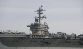 Mục kích tàu sân bay USS Theodore Roosevelt vào vịnh Đà Nẵng