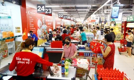 VinMart tặng gói bảo hiểm độc quyền 'Khỏe mạnh trong mùa dịch' cho khách hàng