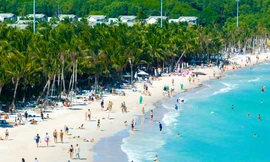 Du lịch Phú Quốc vào mùa bội thu, có thời điểm cứ 5 phút lại có chuyến bay hạ cánh