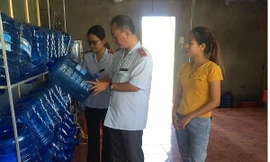 Kiểm tra các cơ sở sản xuất, kinh doanh nước uống đóng chai, đóng bình tại Hà Tĩnh