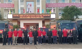 Vietlott cùng Trung đoàn Cảnh sát cơ động Bắc Trung Bộ cứu trợ tại Hà Tĩnh, Quảng Bình