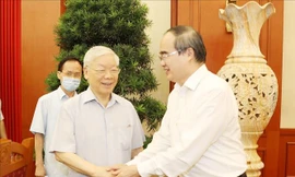 Bộ Chính trị làm việc với Ban Thường vụ Thành ủy TPHCM