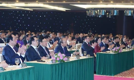 Thủ tướng Nguyễn Xuân Phúc tham dự và chỉ đạo hội nghị cùng gần 2.000 đại biểu.