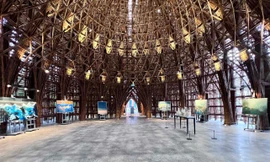 VCCA tổ chức trưng bày nghệ thuật 'Lễ hội sắc màu của biển' tại Grand World Phú Quốc