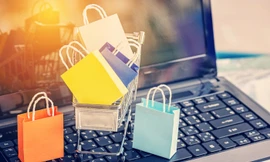 Mua sắm không dùng tiền mặt hiện là xu hướng tất yếu