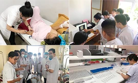 Các bác sĩ của Bệnh viên TW Huế và các giảng viên ĐH Duy Tân cùng các em sinh viên chụp ảnh lưu niệm tại lễ tổng kết