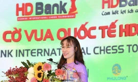 Nữ tỉ phú Nguyễn Thị Phương Thảo phát biểu tại một giải cờ vua quốc tế HD Bank - nơi tạo bệ phóng cho các tài năng Việt Nam