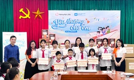 Hanwha Life Việt Nam tiếp bước thế hệ tương lai đến trường