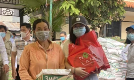 Nova Group tặng quà Tết cho hộ nghèo Đồng Tháp: Thắp lên những niềm vui