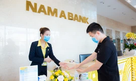 Nam A Bank tặng bảo hiểm sức khỏe Covid-19 cho cán bộ nhân viên