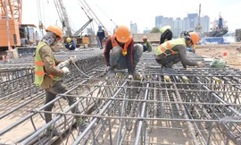 Doanh nghiệp xây dựng “méo mặt” vì giá thép tăng phi mã