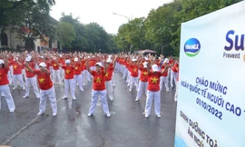 Vinamilk đồng hành cùng hơn 2.000 người cao tuổi thủ đô nhân ngày quốc tế người cao tuổi