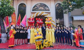 Khai xuân Ất Tỵ, khách hàng nhận “mưa” lì xì từ doanh nghiệp