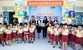 Vinamilk ủng hộ hơn 1 tỷ đồng sản phẩm dinh dưỡng cho các tỉnh miền Trung bị lũ lụt 
