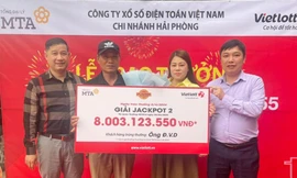 Người trúng Vietlott 8 tỷ nói lý do không đeo mặt nạ