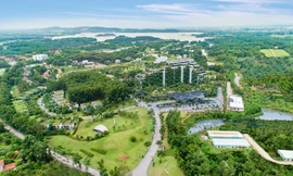 Tòa nhà xanh nhất hành tinh Forest In The Sky tại Đại Lải có thiết kế độc đáo với hành lang thoáng khí, lưu thông khí trời kết hợp với hơn 70.000 cây xanh. Đây cũng là lựa chọn lưu trú của rất nhiều du khách