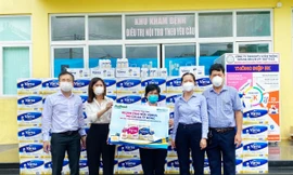 Nutifood tặng 80.000 sản phẩm dinh dưỡng y học cho bệnh viện dã chiến tại Bình Dương 