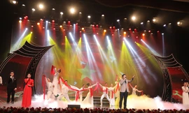 Chương trình nghệ thuật 'Màu hoa đỏ' lần thứ 16 – Bản anh hùng ca dân tộc