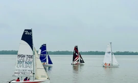 Lần đầu đua thuyền buồm tại Cần Thơ