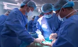 Bệnh nhân đầu tiên ở Việt Nam điều trị ung thư xương bằng ni tơ lỏng hồi phục thần kỳ